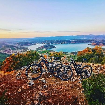 Bungalow Les Ruffes Du Salagou Clermont-lʼHérault Екстериор снимка
