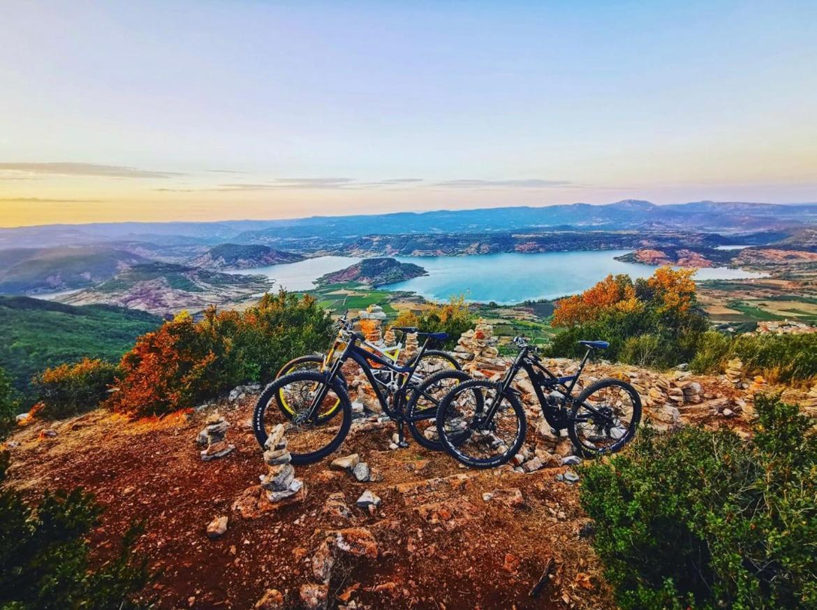 Bungalow Les Ruffes Du Salagou Clermont-lʼHérault Екстериор снимка